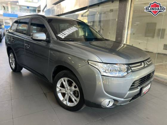 MITSUBISHI OUTLANDER 3.0 GT 4X4 V6 24V GASOLINA 4P AUTOMÁTICO